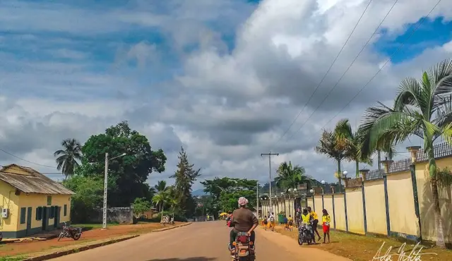 Population ebolowa
